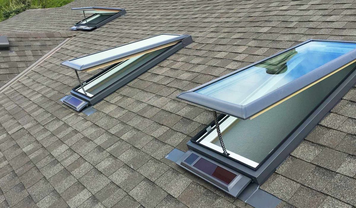Roof skylight with integrated ventilation system.